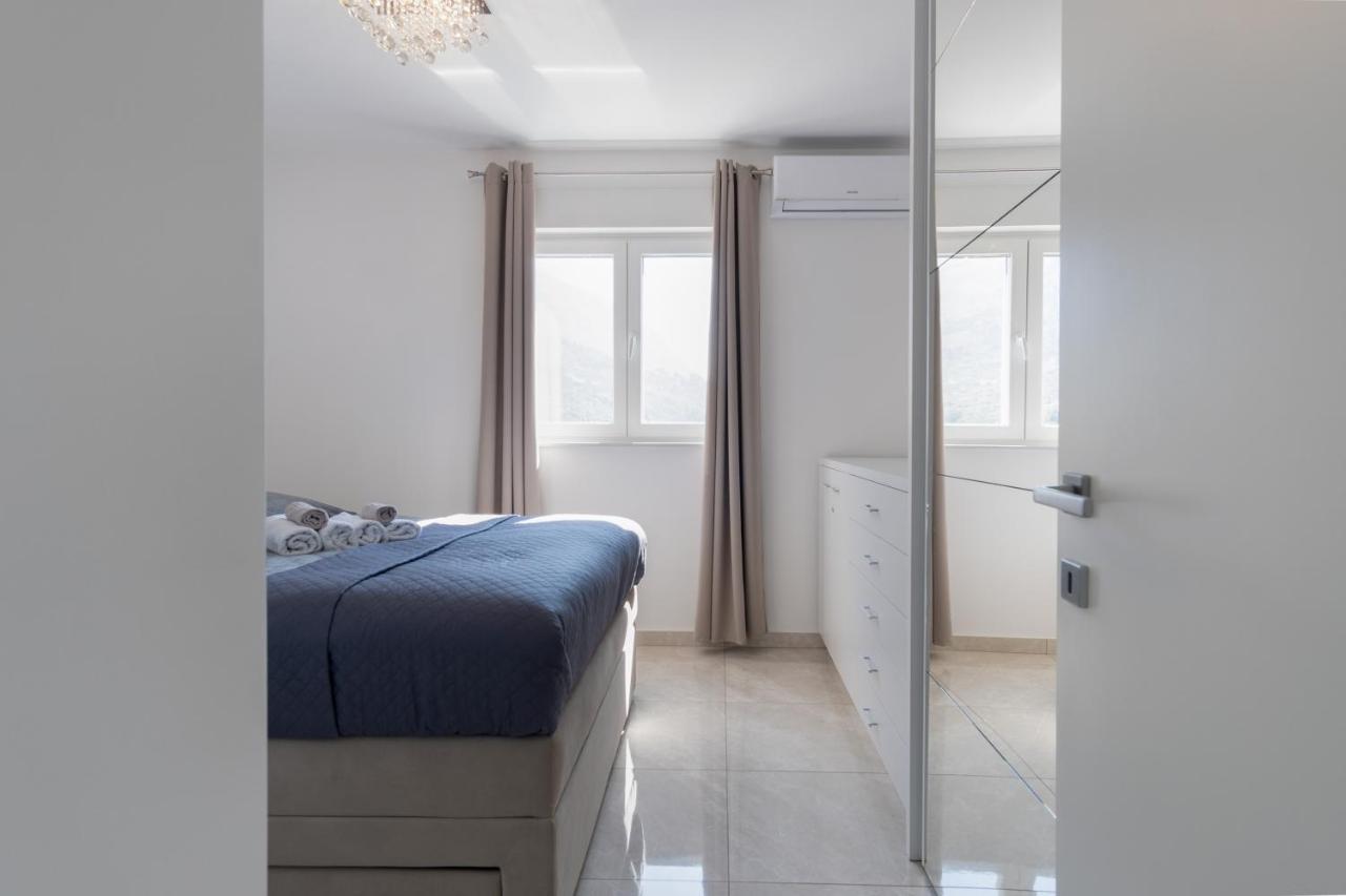 Sea View Apartment With Parking - Dina Макарска Екстериор снимка