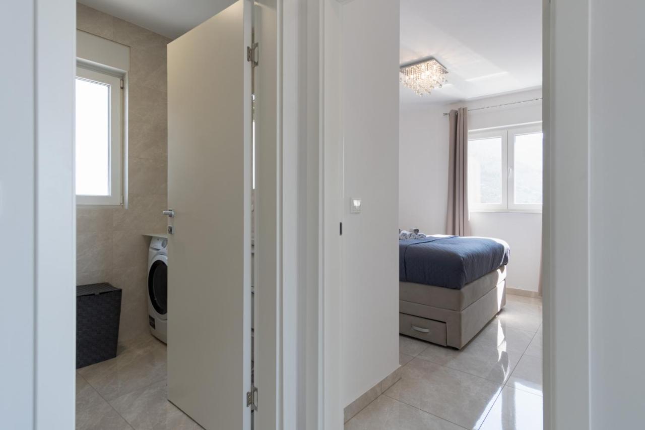 Sea View Apartment With Parking - Dina Макарска Екстериор снимка
