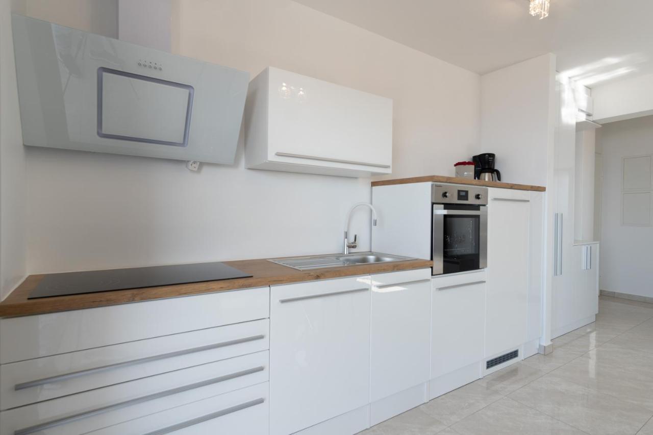 Sea View Apartment With Parking - Dina Макарска Екстериор снимка