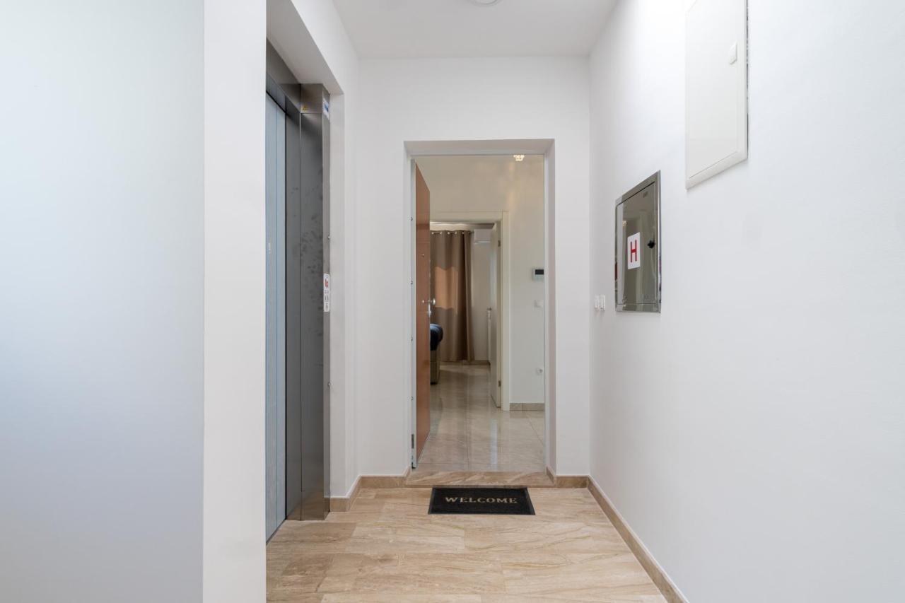 Sea View Apartment With Parking - Dina Макарска Екстериор снимка
